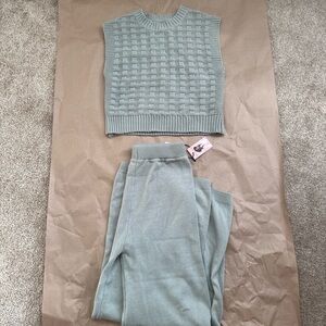 Green knitted vest sweater set #knitwear
#loungeset
Size Medium 
New with tags